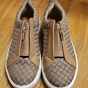 Stylish Tan Slip-On Women Shoes Size 10